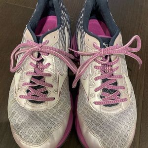 Barely worn Mizuno sneakers